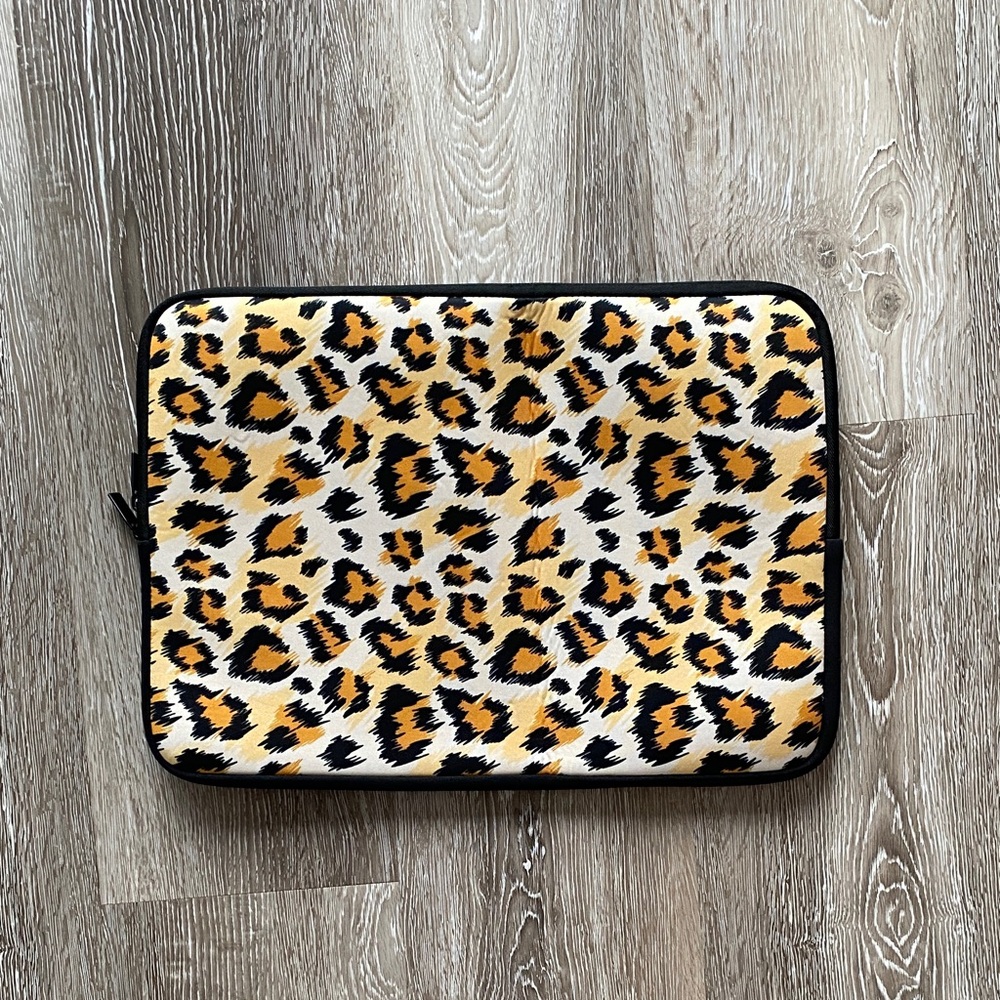 *Free with purchase* Leopard Print Laptop Sleeve